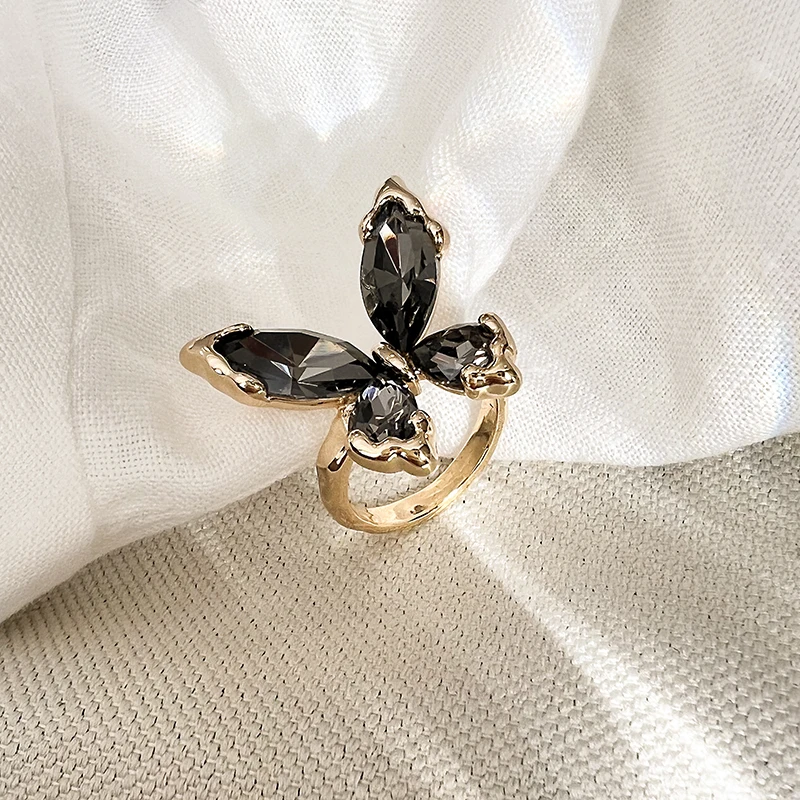 Leichter, luxuriöser, schwarzer Kristall, schmetterlingsförmige offene Ringe aus Metall, 2025, Damenmodeschmuck, Trend-Finger-Accessoires, ungewöhnlicher Ring – Detail 9