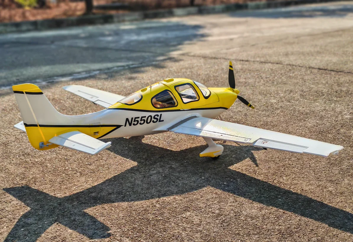 アップグレードされました！ Dynam Cirrus SR22 V3 トレーナー 4S