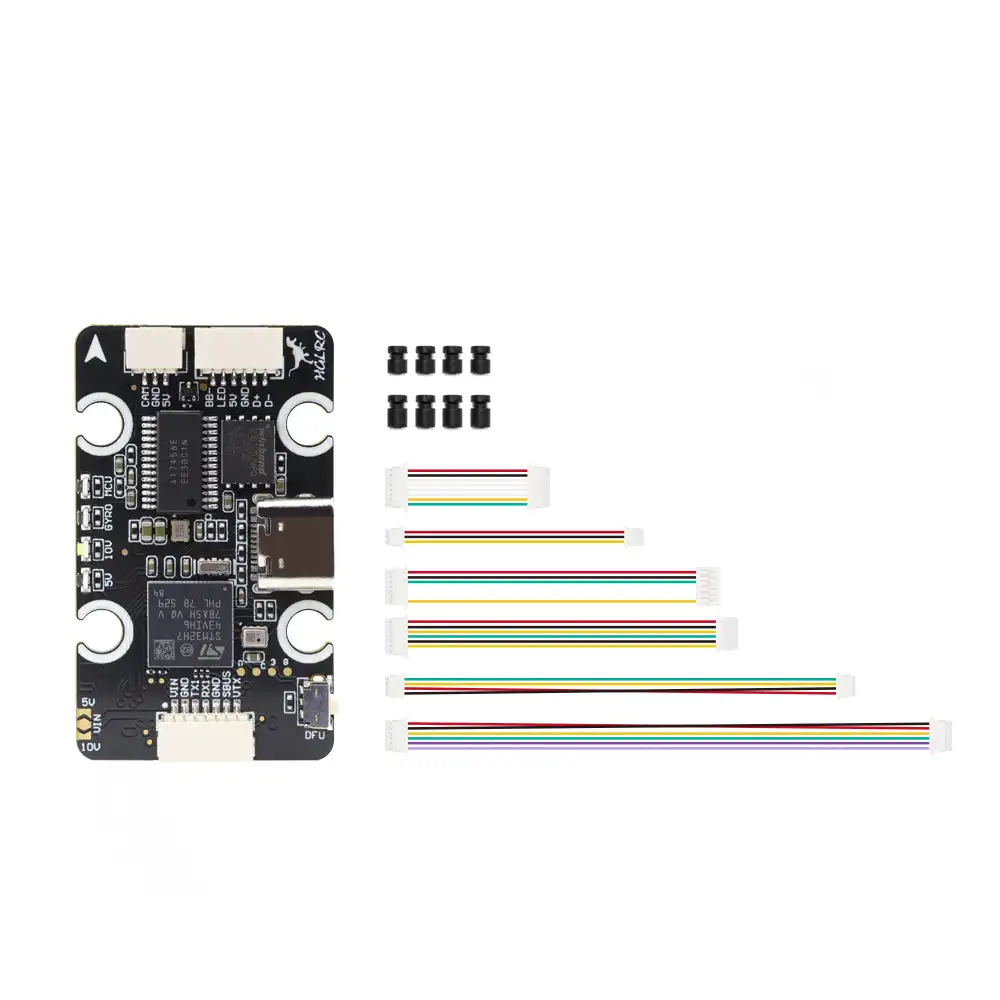 Gros plan sur le double gyroscope du contrôleur de vol HGLRC H743 8S MINI V1