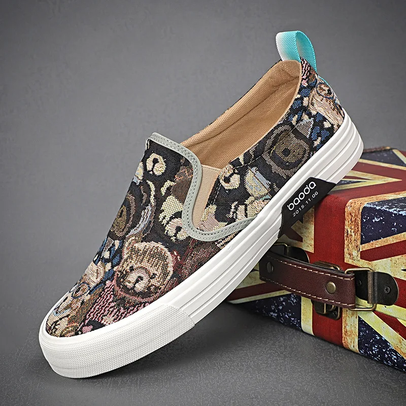 Men's Canvas Shoes Fashion Bear Printing Breathable Board Shoes Korean Version Soft Sole Lightweight Slip on Flat Casual Shoes 2