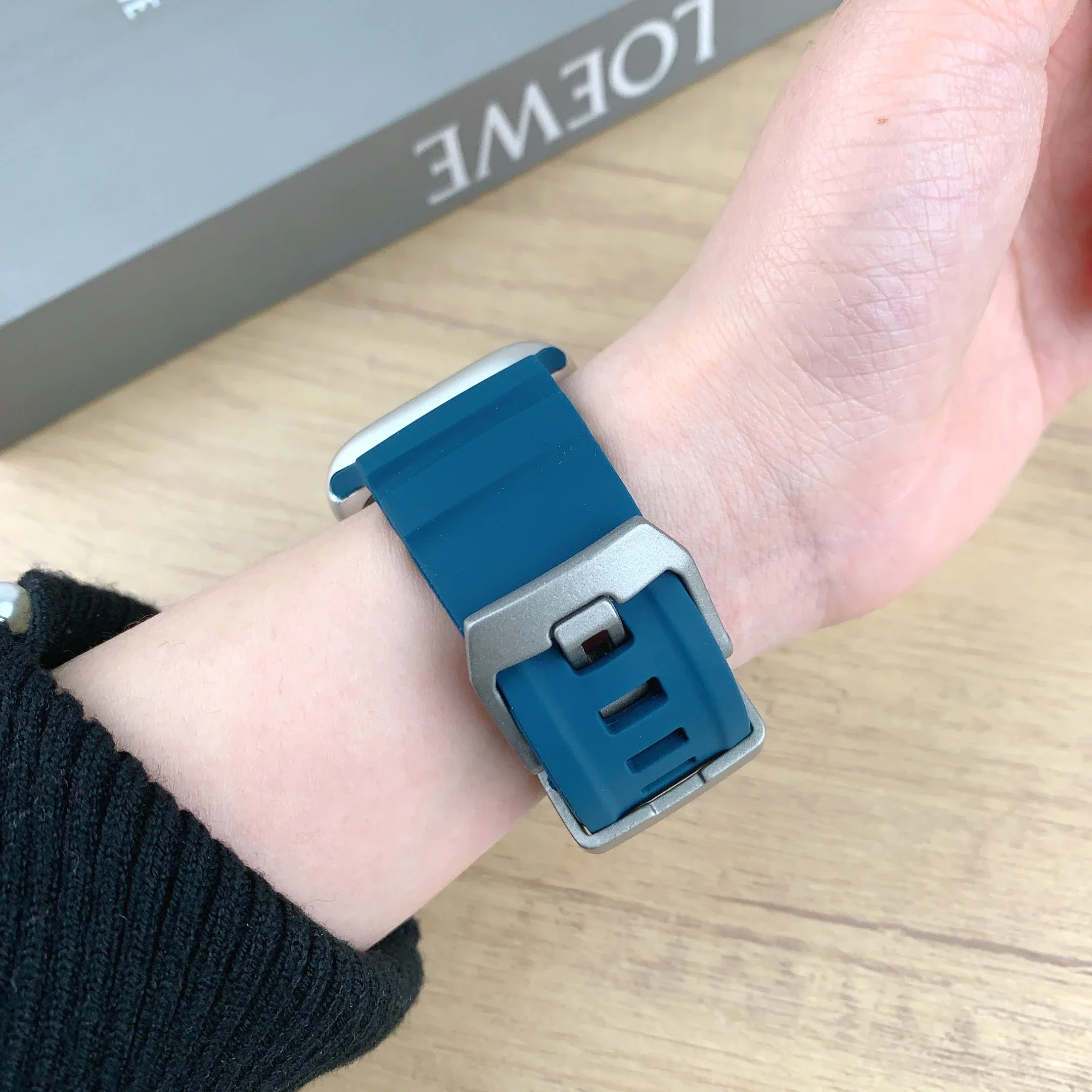 Sport-Silikonarmband für Apple Watch Ultra 2 10 9 8 7 6 SE 5 4 Titan-Metallarmband für iWatch 42 mm 44 mm 45 mm 46 mm 49 mm – Detail 13