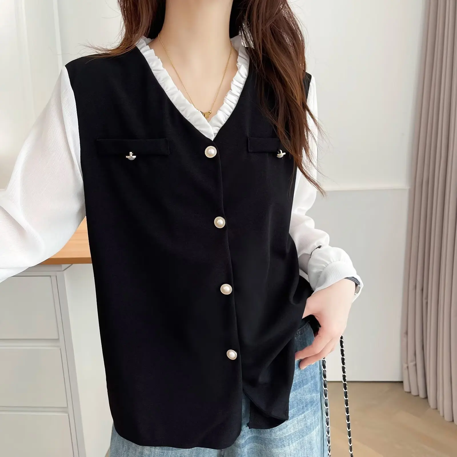 XXXXL Fashion Plus Size Women's Shirt 2025 Autumn New Style Casual V-neck Lace Fake two-piece Shirt 2505