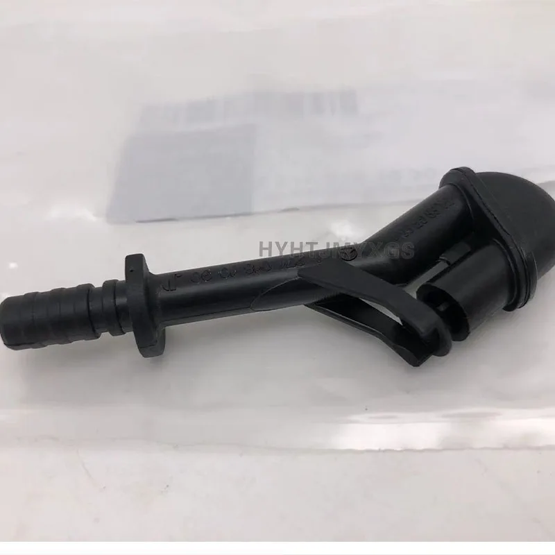 Engine camshaft bracket drain pipe for Mercedes Benz