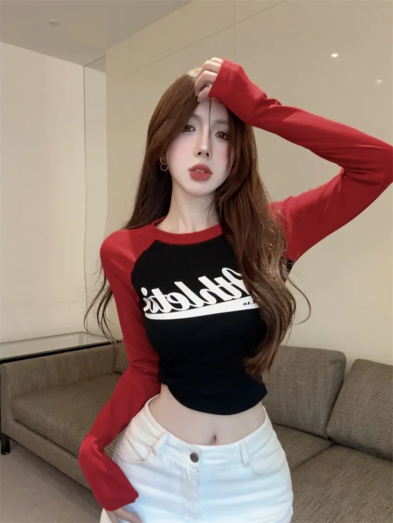 

Красная футболка в стиле ретро для женщин, короткий топ, облегающий крой и нижняя подкладка, стиль Y2K, Новинка осени и лета 2024 года