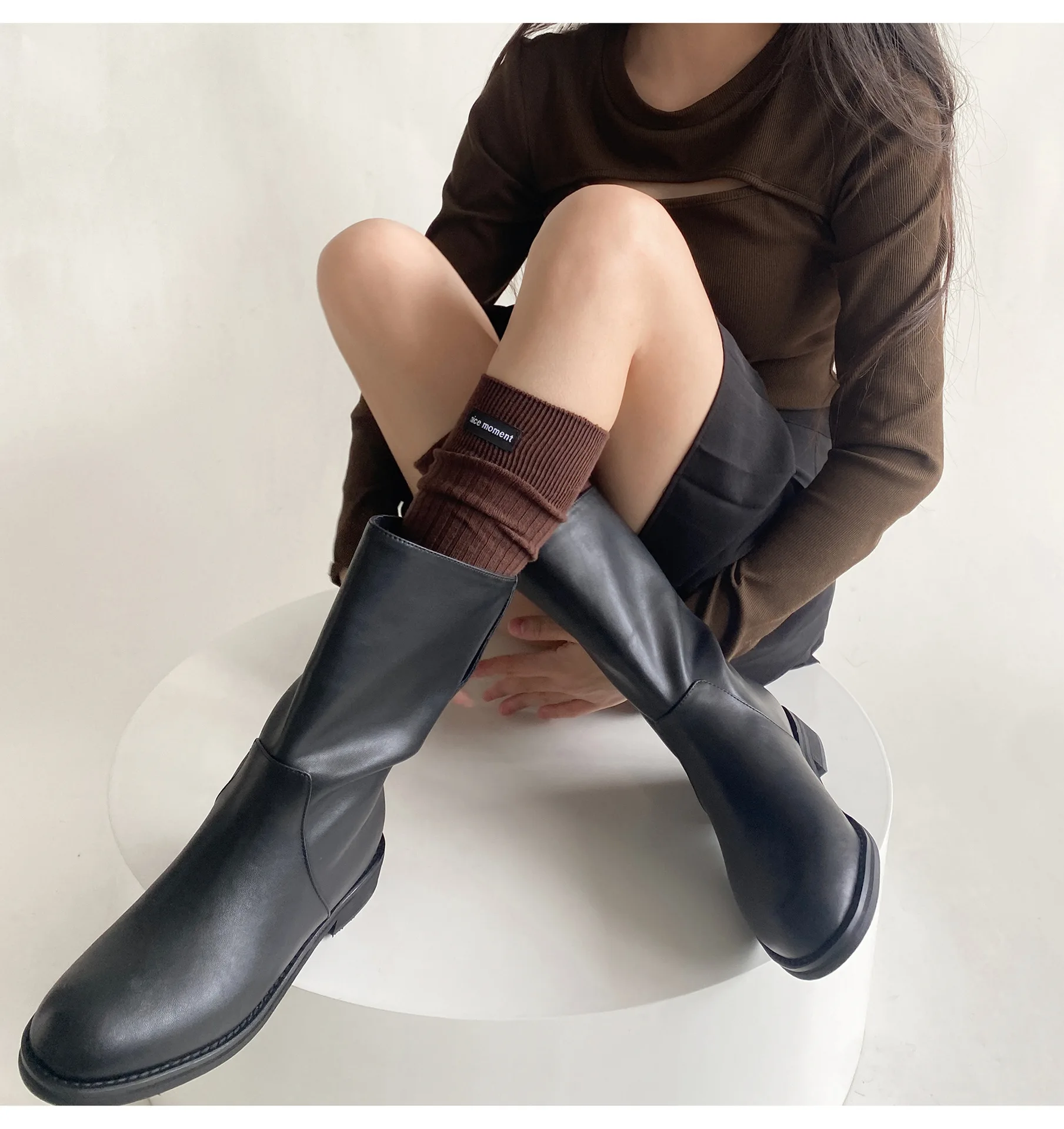 Herbst Winter Mode für Frau schwarz Etikett Englisch Buchstaben gestreifte Kalbs ocken Baumwolle High Tube weichen einfarbigen Maillard-Stil – Detail 7