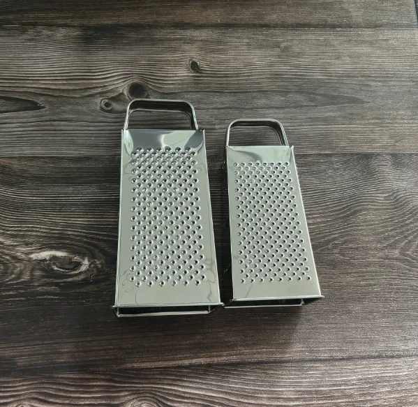 Scatola di verdure multifunzionale Grattugia in acciaio inossidabile 4 lati Affettatrice Trituratori Grattugie manuali per formaggi e patate Forniture da cucina