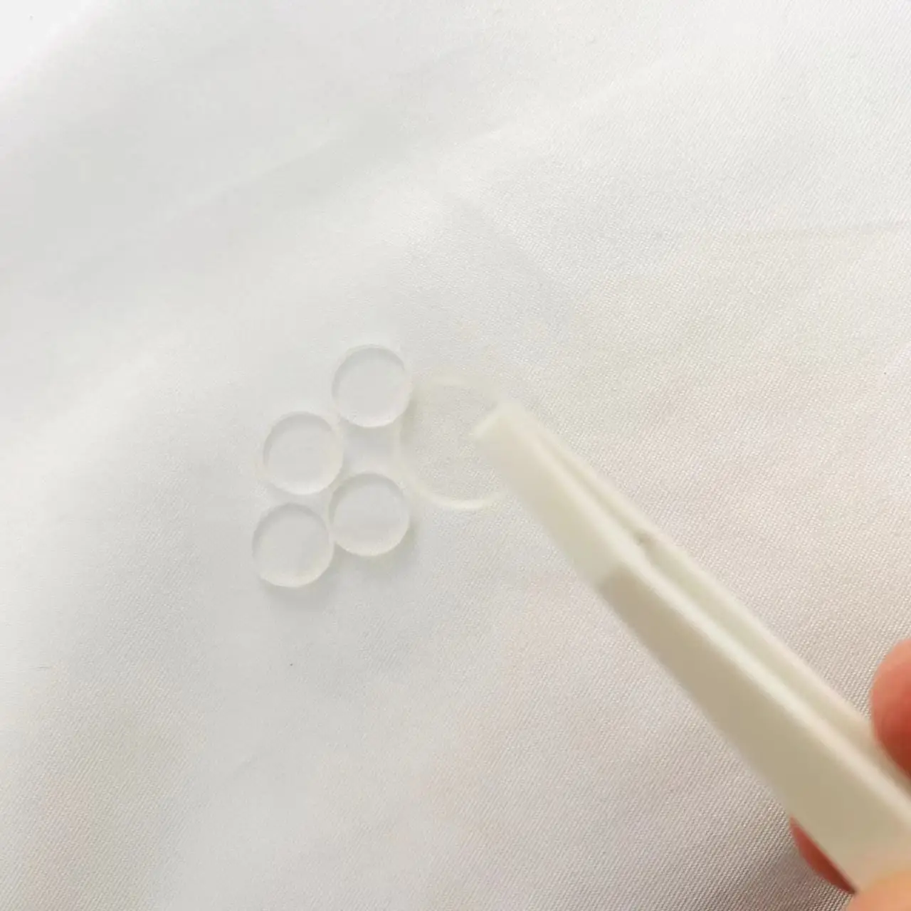 100개 총 크기 직경 20mm 및 두께 2mm UVC 180nm에서 2500nm까지 통과 JGS1 소재 소독용 석영 유리