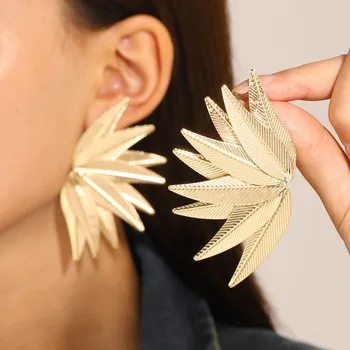Exaggerated Fashion Big Leaf Earrings For Women Jewelry 2025 Trending New Women's Gold Color Stud Earrings Pendientes Brincos