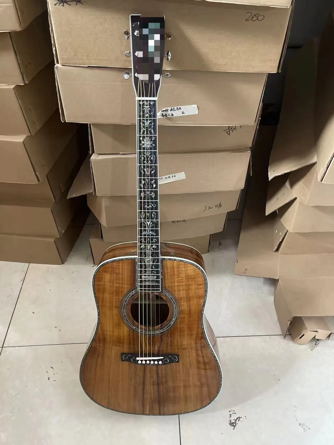

New 41" 6-string acoustic guitar. Spruce veneer and rosewood back and sides, ebony fretboard, abalone shell inlay, super deluxe.
