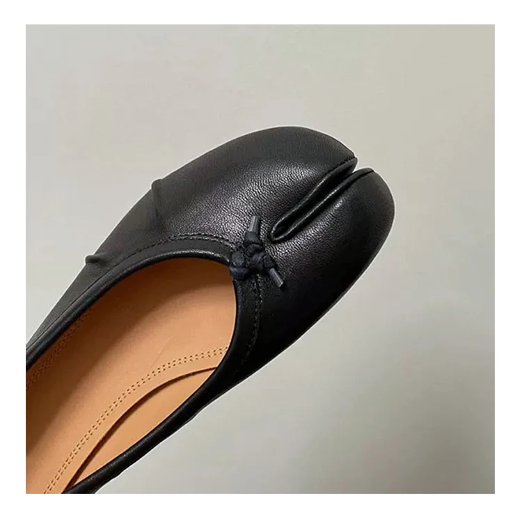 أحذية باليه مسطحة من الجلد الطبيعي باللون الأسود أحذية نسائية مريحة من Tibi أحذية منفصلة من جلد الغنم مطوي ماري جينس مصمم للسيدات