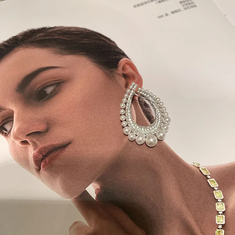 Luxury Micro Pave Cubic Zirconia Dangling Drop Pearl Earrings for Women Hoop Earrings Bride Wedding Party Fashion Jewelry Gifts