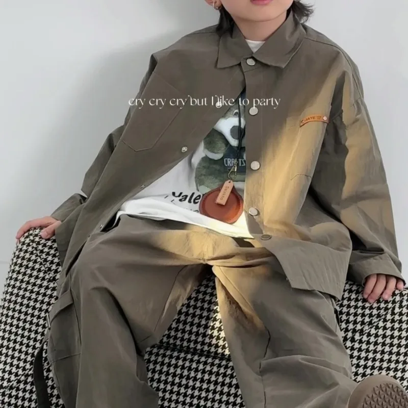 

Новинка 2024, весенний осенний комплект из двух предметов для мальчиков, топ и брюки, рубашка с отложным воротником, модная свободная универсальная уличная одежда