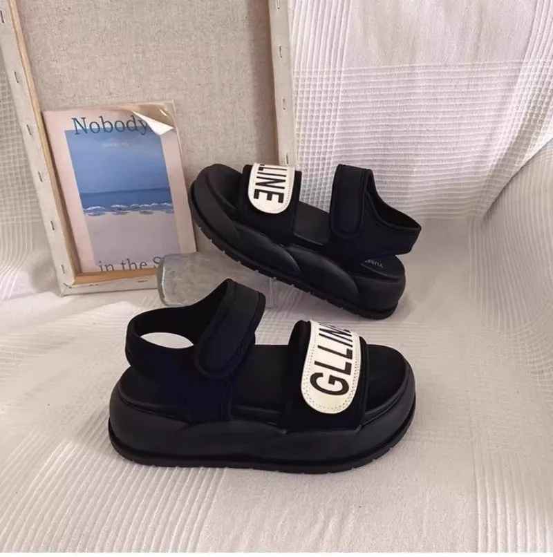 2026년 인기 여름 스타일 오버사이즈 아동용 비치 샌들, 클래식 블랙 색상으로..