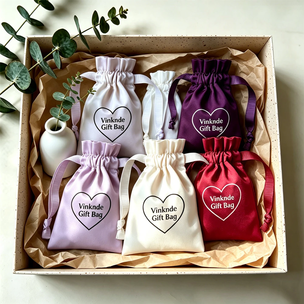 100Pcs 9x12cm 사용자 정의 가능한 로고 실크 선물 가방 화장품 메이크업 Keychina 쥬얼리 Drawstring 새틴 주머니 웨딩 캔디 보관 가방
