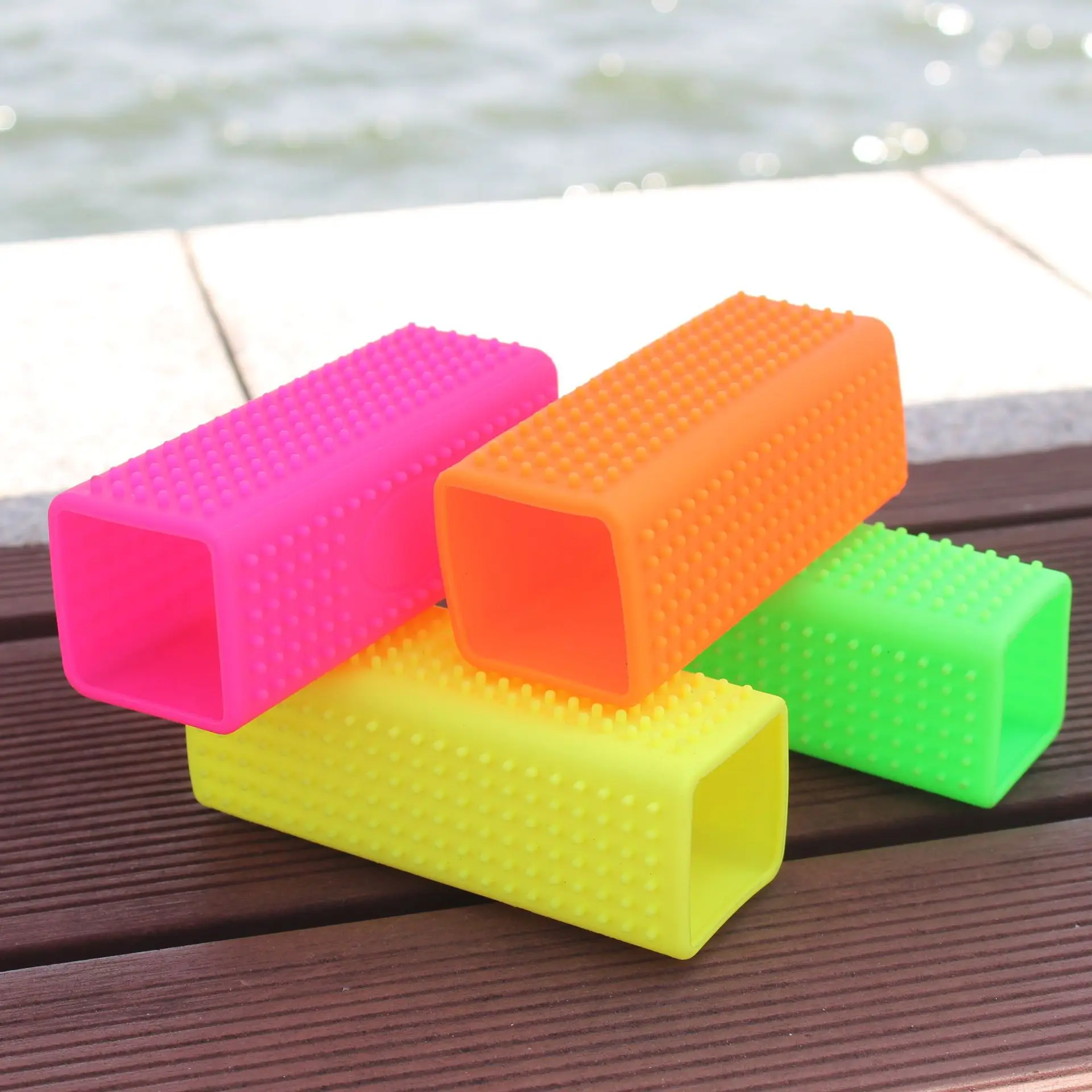 

Silicone Hollow Rubber Dog Hair Brush Hair Remover Cars Furniture Carpet Clothes Cleaner Brush Pet Tools Pet Supplies