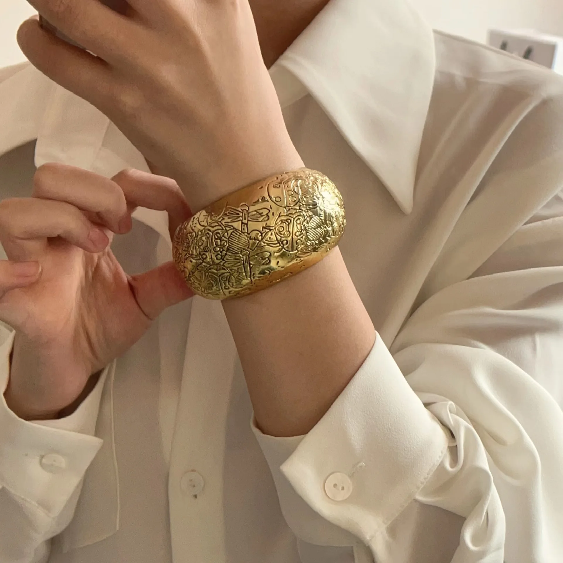 

Vintage French Trend Carved Texture Open Bracelet Bangle for Women Men Exaggerated Chunky Wide Heavy Metal Jewelry Gift