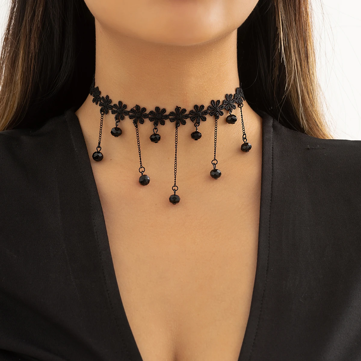 Collier Noir Ras Du Cou Signification