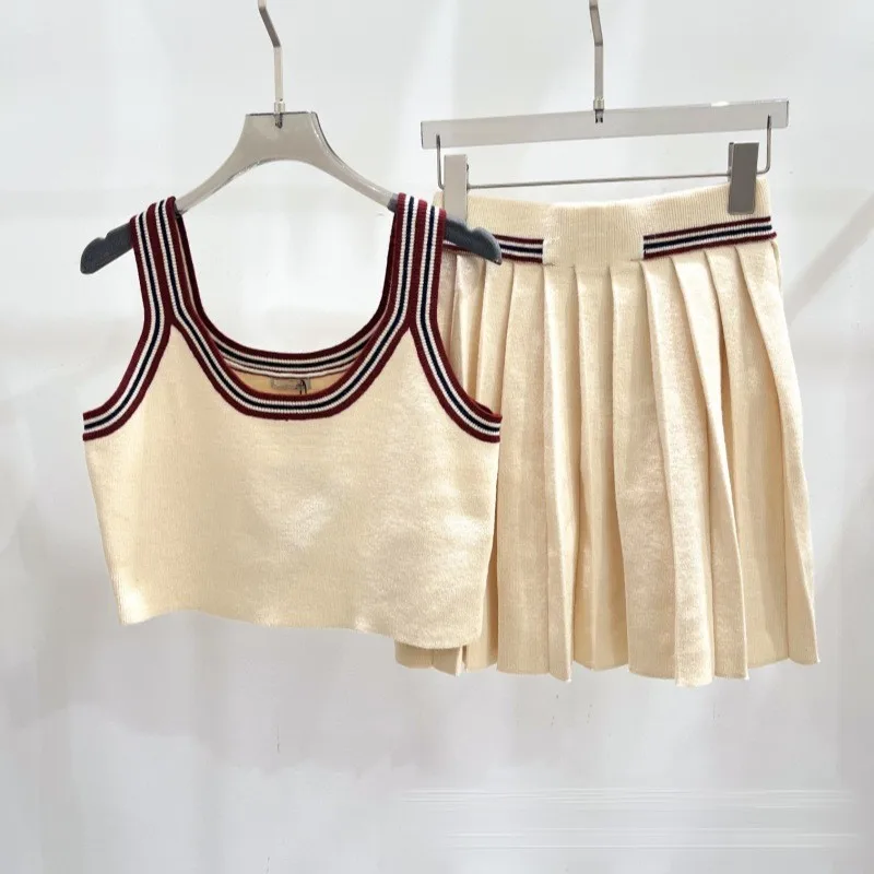 

New age reducing college style knitted contrasting vest+high waisted pleated skirt set