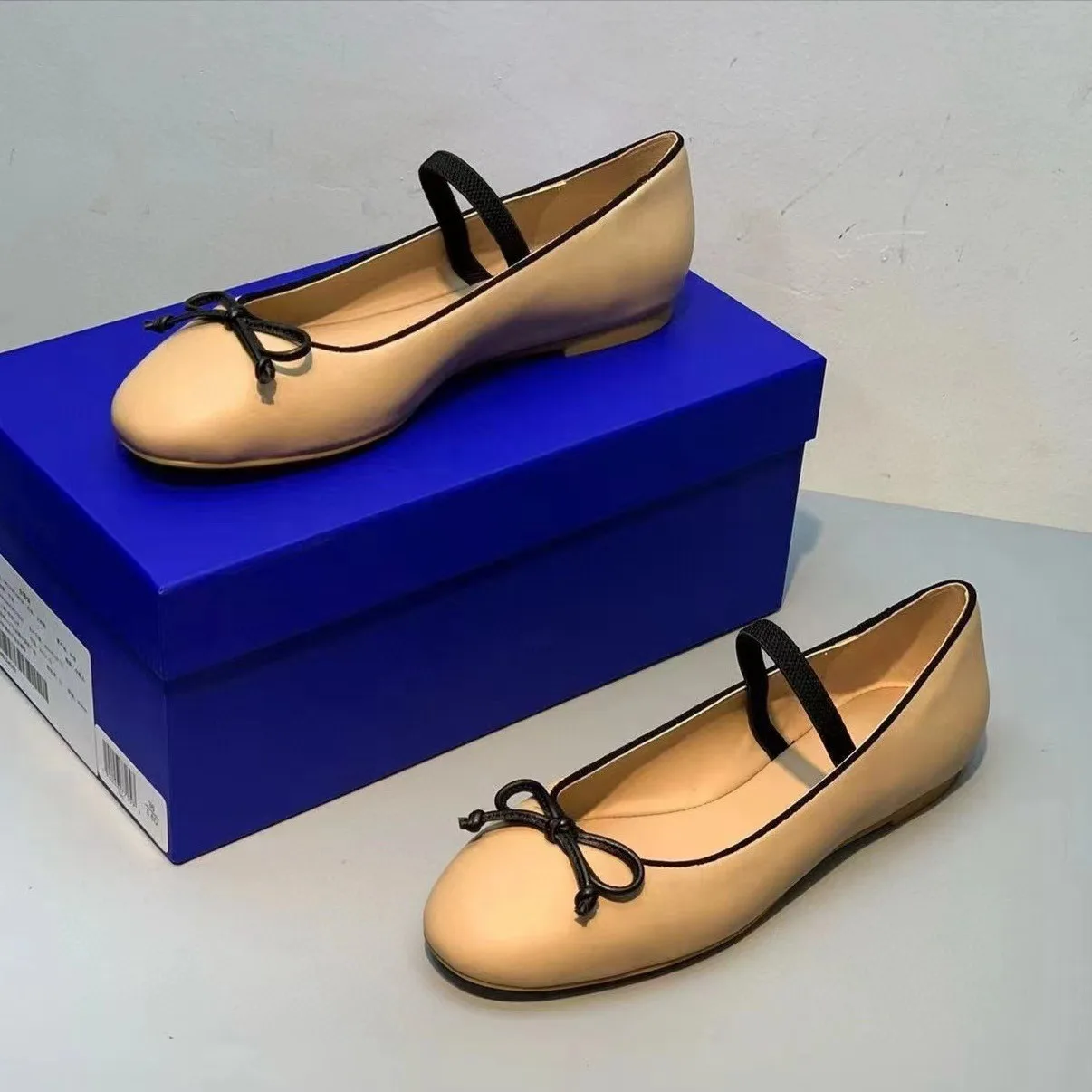 

Dongguan produced high-end pure original new European and American bow shoes, spring and autumn shallow cut one line with comfor