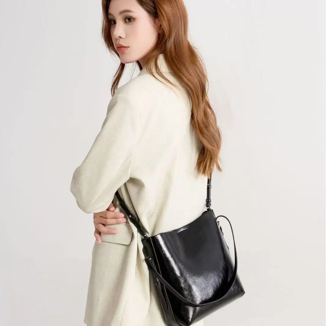 2024 New Fashionable Classic Spanish Women's Bag 2025 New Fashion Brown Korean Version of The Sling Bucket Bag Female