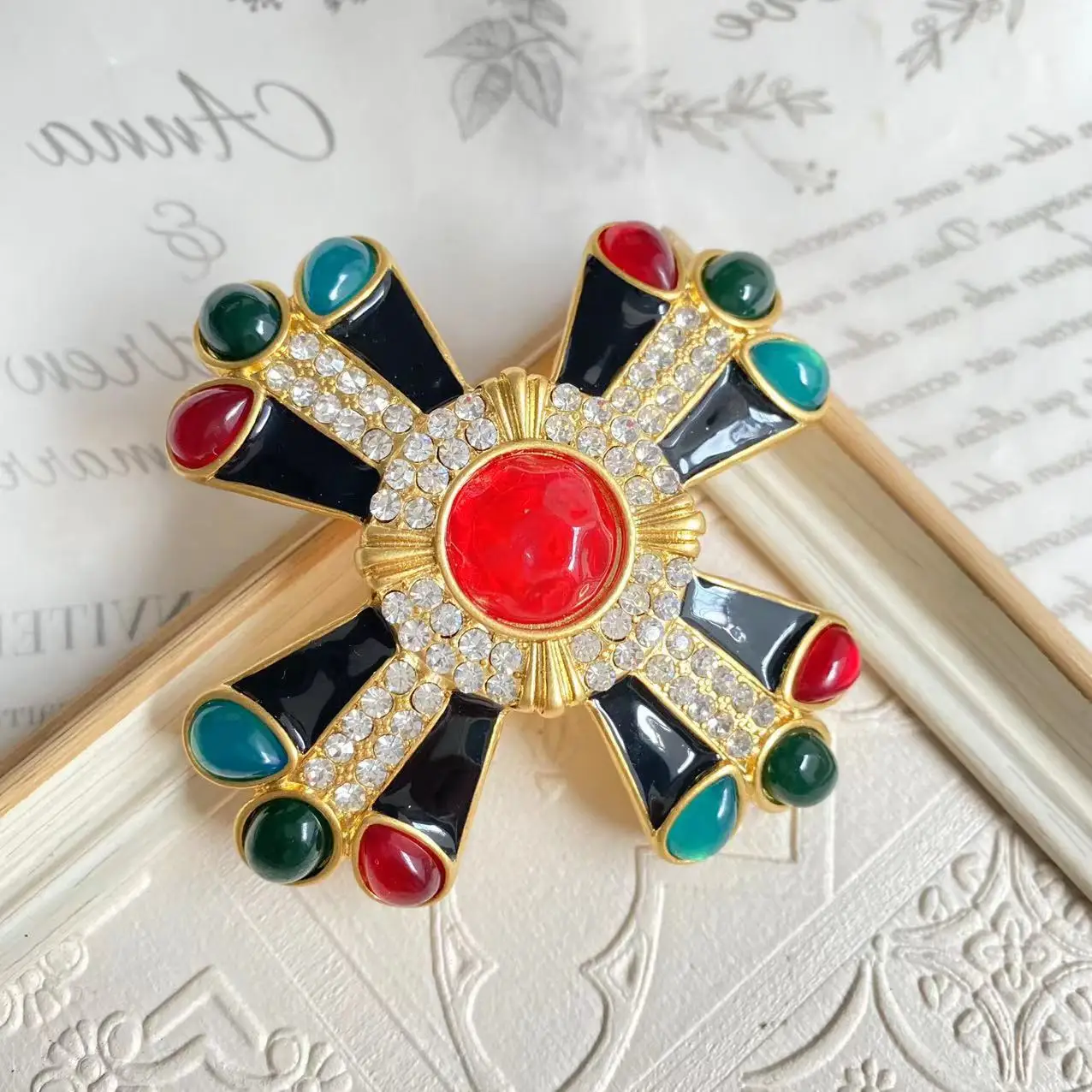British literary retro inlaid rhinestone brooch men and women's ancient