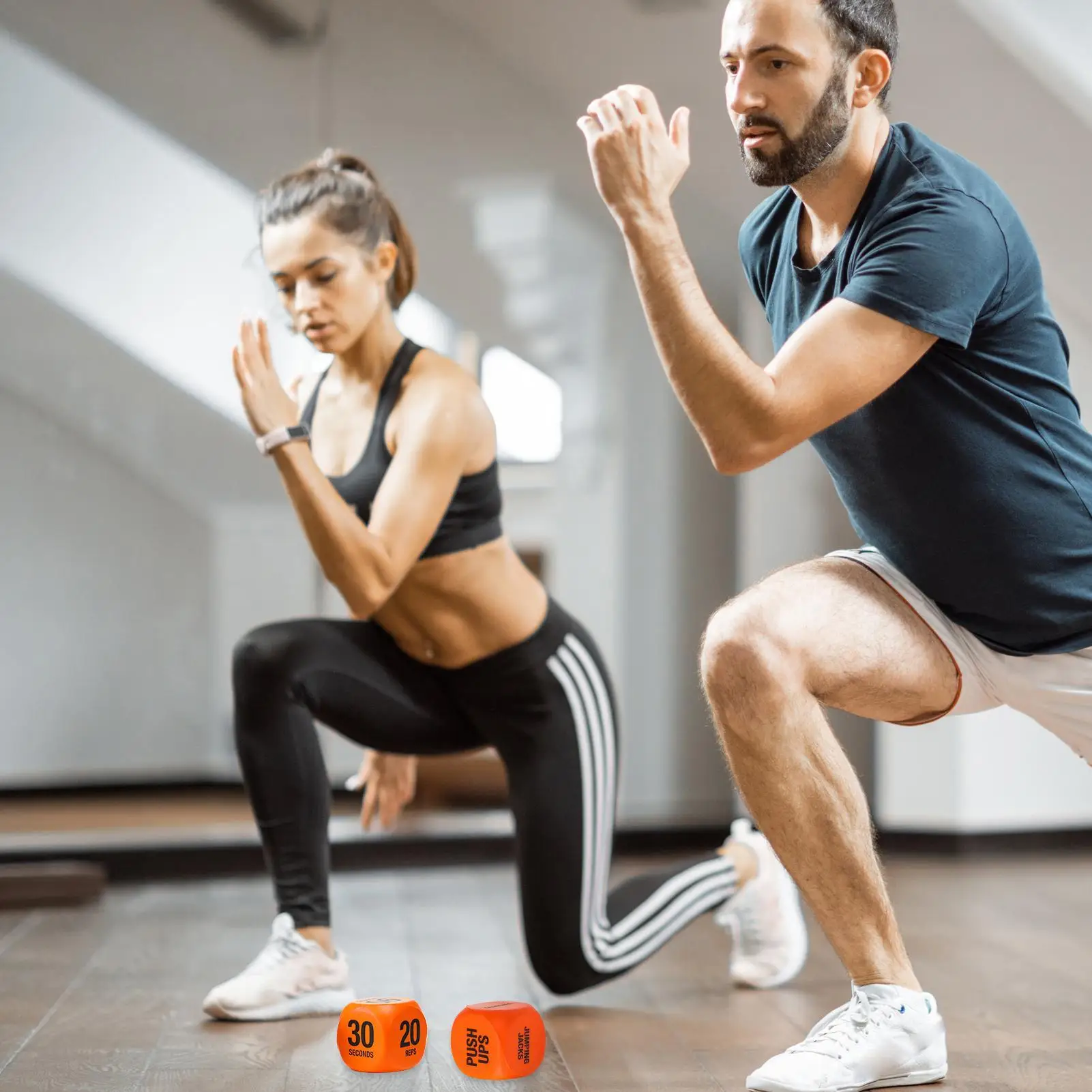 2Pcs Fitness Dice Sports Dice 6-Sided Workout Dice High knees/Push-up/Crunches/Walking Lunge Exercise Equipment for Group Fitnes