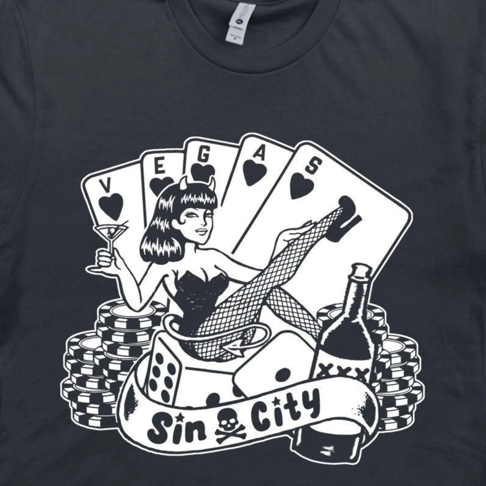 Maglietta Di Las Vegas Sin City Gambling Poker She Devil Lady Luck Slot Machine Casino Craps Black Jack Vintage Retro Texas Hold Em