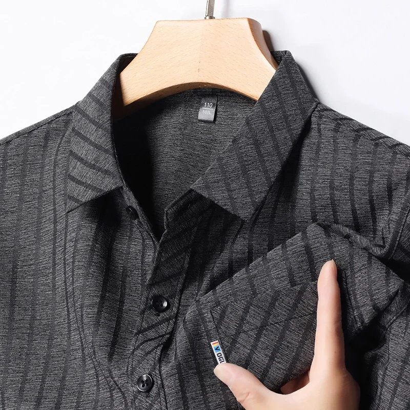 رجال الأعمال عارضة قصيرة الأكمام المطبوعة قميص ، ت...