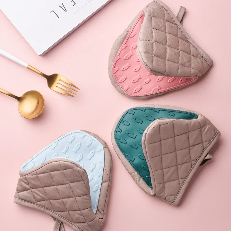 Fish Shaped Silicone Anti Scald Oven Gloves Kitchen Gloves Tray Dish Holder Oven Multi-purpose 1PCS