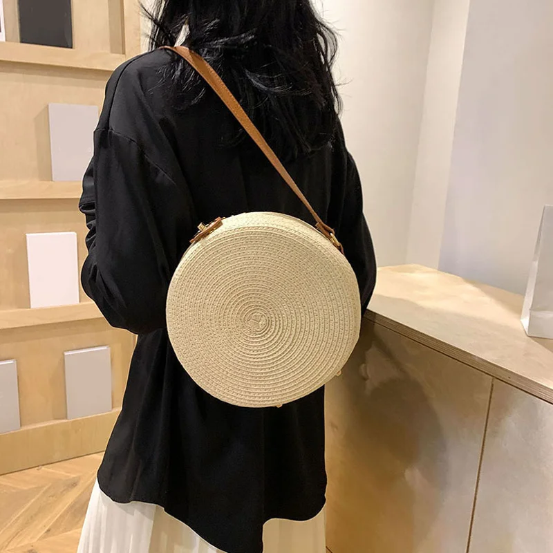 Women Round Rattan Weaving Bag Handmade Knitting Crossbody Bag Summer Circular Woven Shoulder Bag Vintage Beach Bag