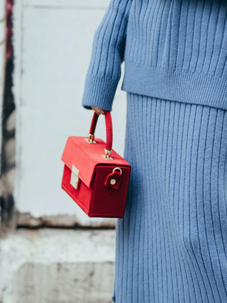 Ladies bag new 2022 corduroy small box bag fashion temperament portable shoulder bag