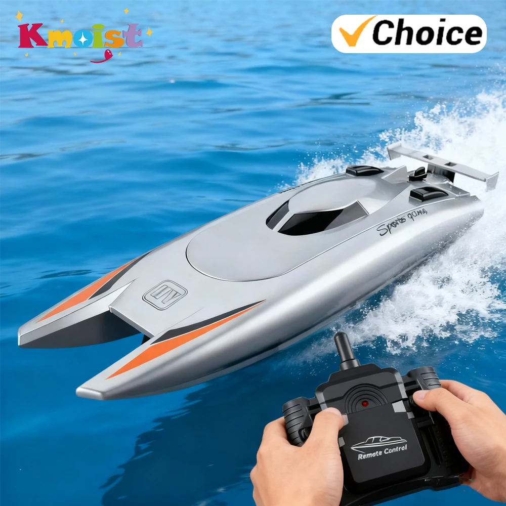 Bateau télécommandé haute vitesse 2.4G noir filant sur l'eau, double moteur soulevant des embruns.