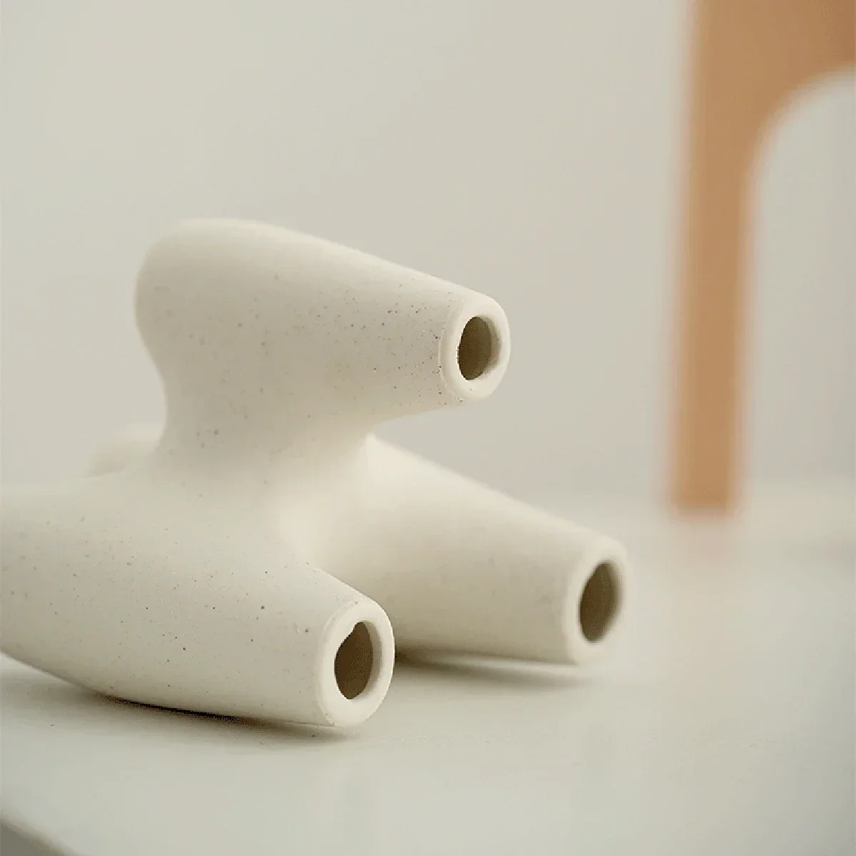 

Creative European Style Candlestand White Ceramic Novel Shape Candle Stand Romantic Home Decorative Candleholder