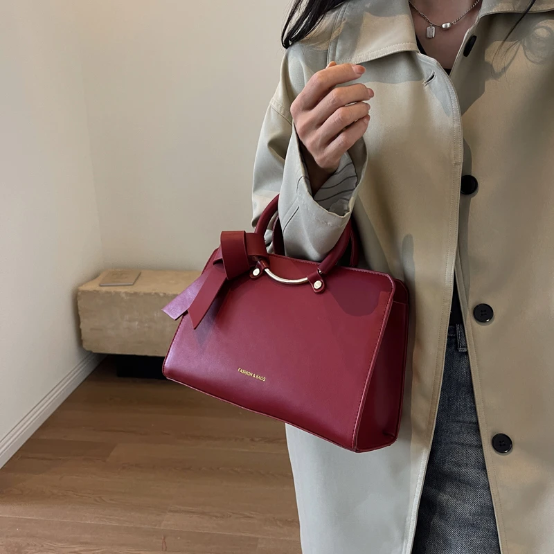 

Женские сумки, распродажа 2023, модные новые кожаные портативные деловые сумки большой емкости, простые и универсальные стильные сумки с верхними ручками