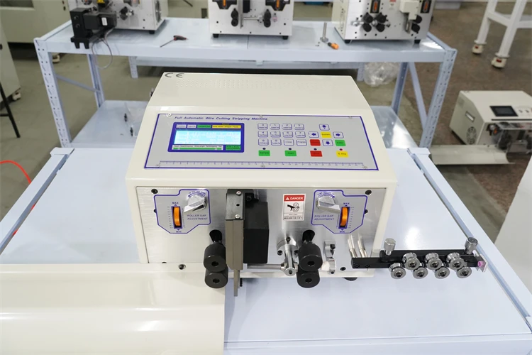 Verbesserte SWT-608-EN 4-Räder-Antriebs-Peeling-Abisolierschneidemaschine für Computer, automatische Abisoliermaschine für Drahtstreifen – Detail 3