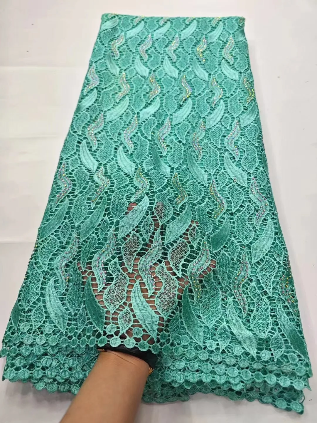 

Красивый дизайн гипюр шнур кружевная ткань Вышивка Цветочные платья роскошное Африканское женское свадебное платье