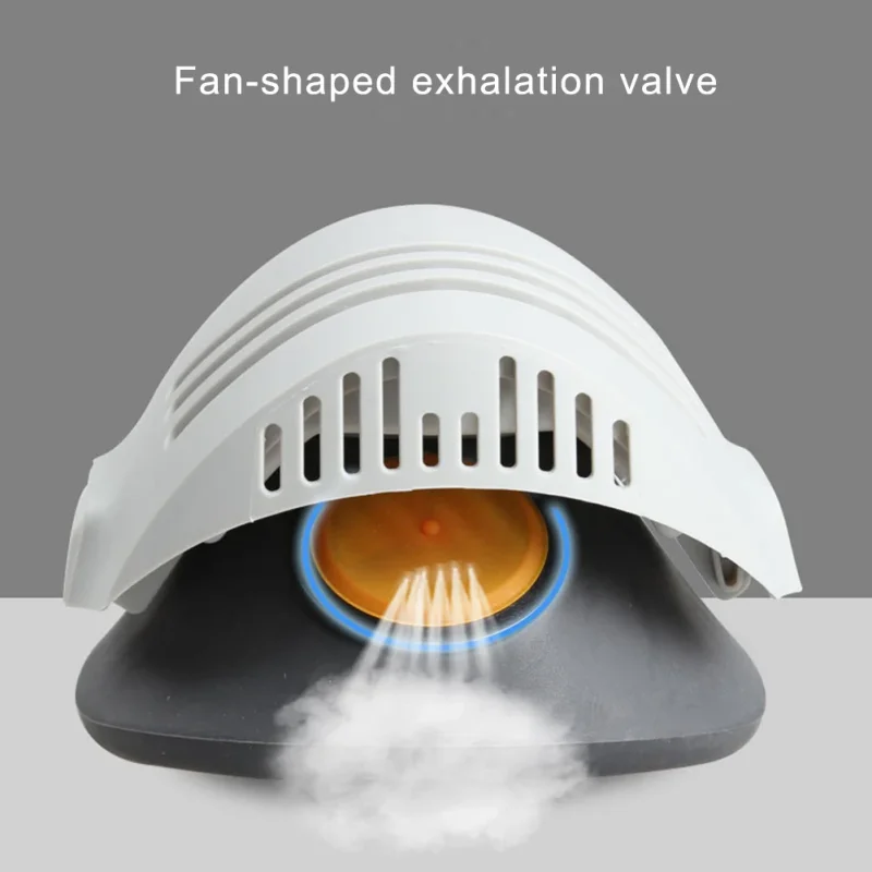 Gros plan sur le filtre de rechange d'un masque FFP2 FFP3 réutilisable, montrant la couche de protection.