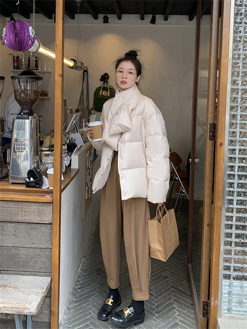 2023 New Winter Women's Wear Korean Academy Style Loose Traf Short White Duck Down Lightweight and Warm Down Coat