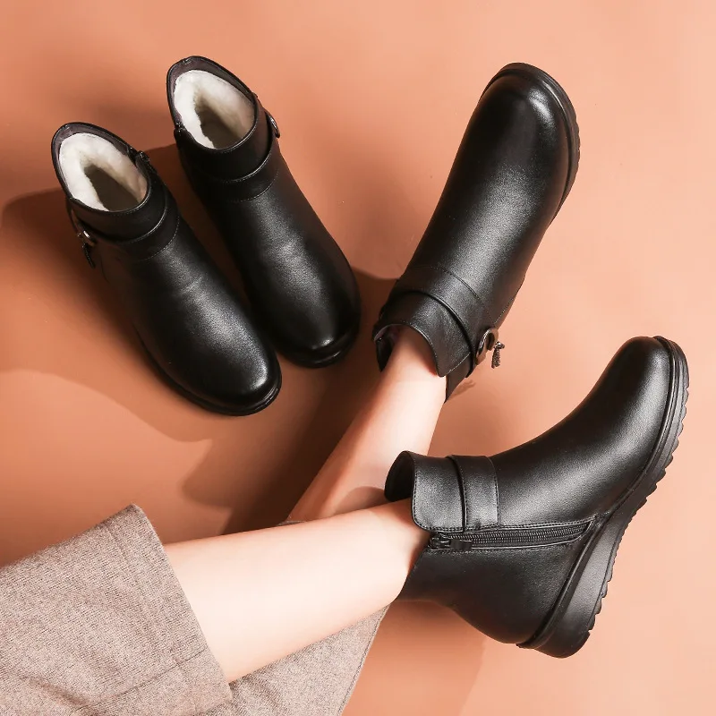 Winter New Genuine Leather Waterproof Snow Boots Women's Plus Velvet Warm Ankle Boots Ladies Casual Lightweight Mother's Boots