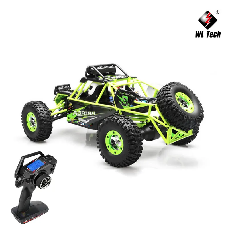 WL 12428 LED Crawler RC 1/12 4WD en action franchissant un obstacle