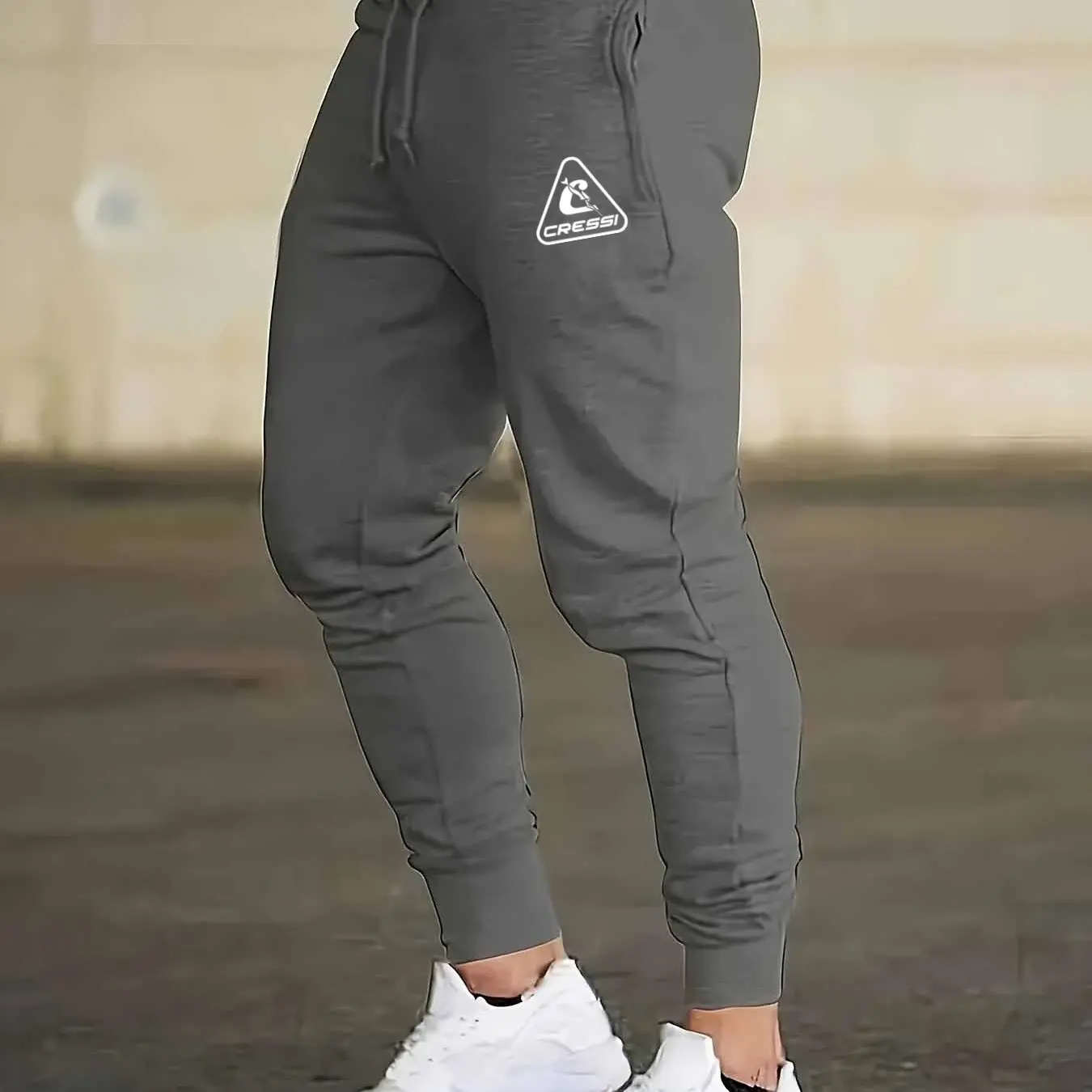 The men's casual wear has a slight stretch and is suitable for outdoor activities in spring and autumn. - 3