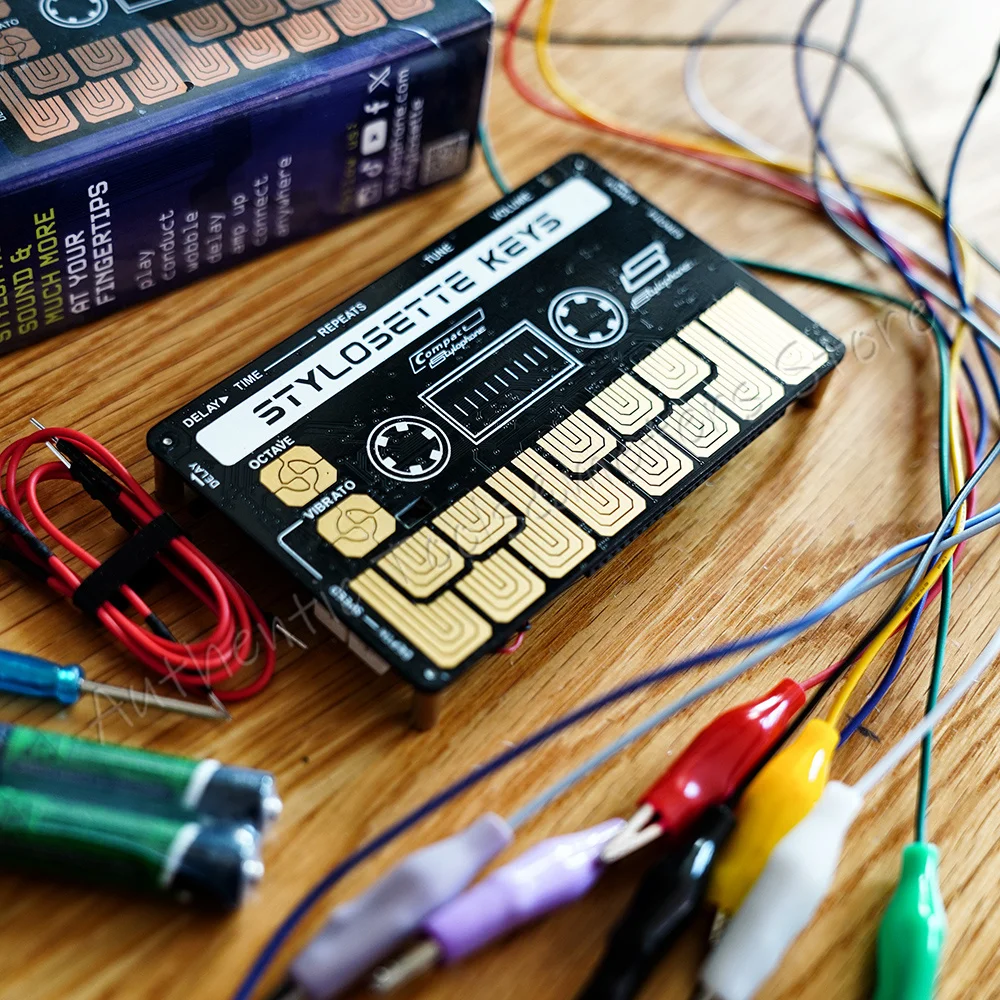 Dübreq Stylophone Stylosette Puts a Stylophone in a Fun Cassette-Style Package