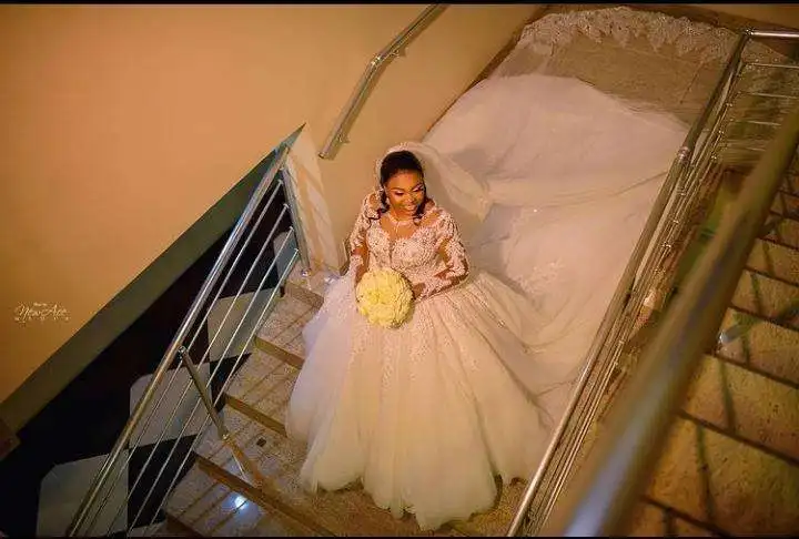 Wedding Dresses Beaded Bridal Cathedral Lace Appliqued Plus Size Empire Ball Gown