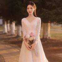 Customized Elegant Lace Wedding Dress With Sleeve Sexy V-neck Flowers Robe De Mariee New Floor-length Simple Bride Dress 2