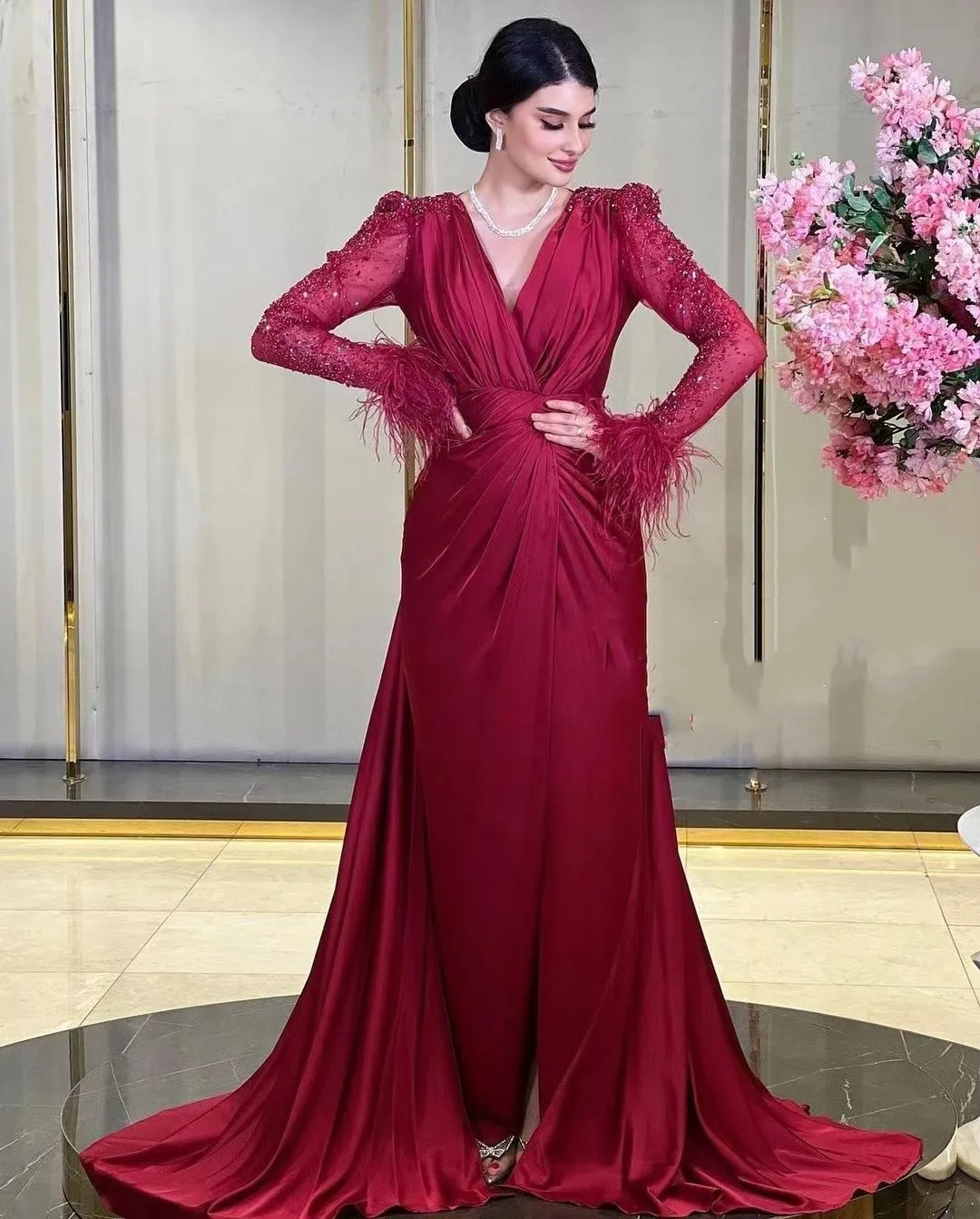 

V Neck Ruched Evening Dresses Beaded Feathers Long Sleeves Pageant Party Birthday Gowns Side Slit Dubai Arabia Women Wear Dress