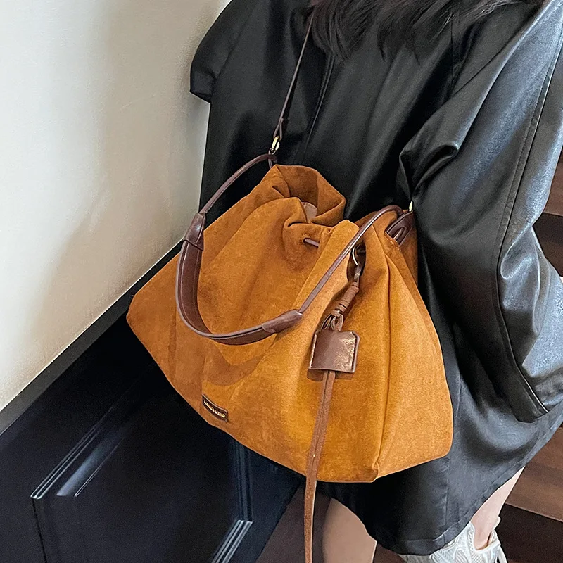2025 New High-Capacity Commute Women Handbag Luxury Brand Design Garbage Bag pu Leather Women Hobo Bag Fashion Shoulder Bag