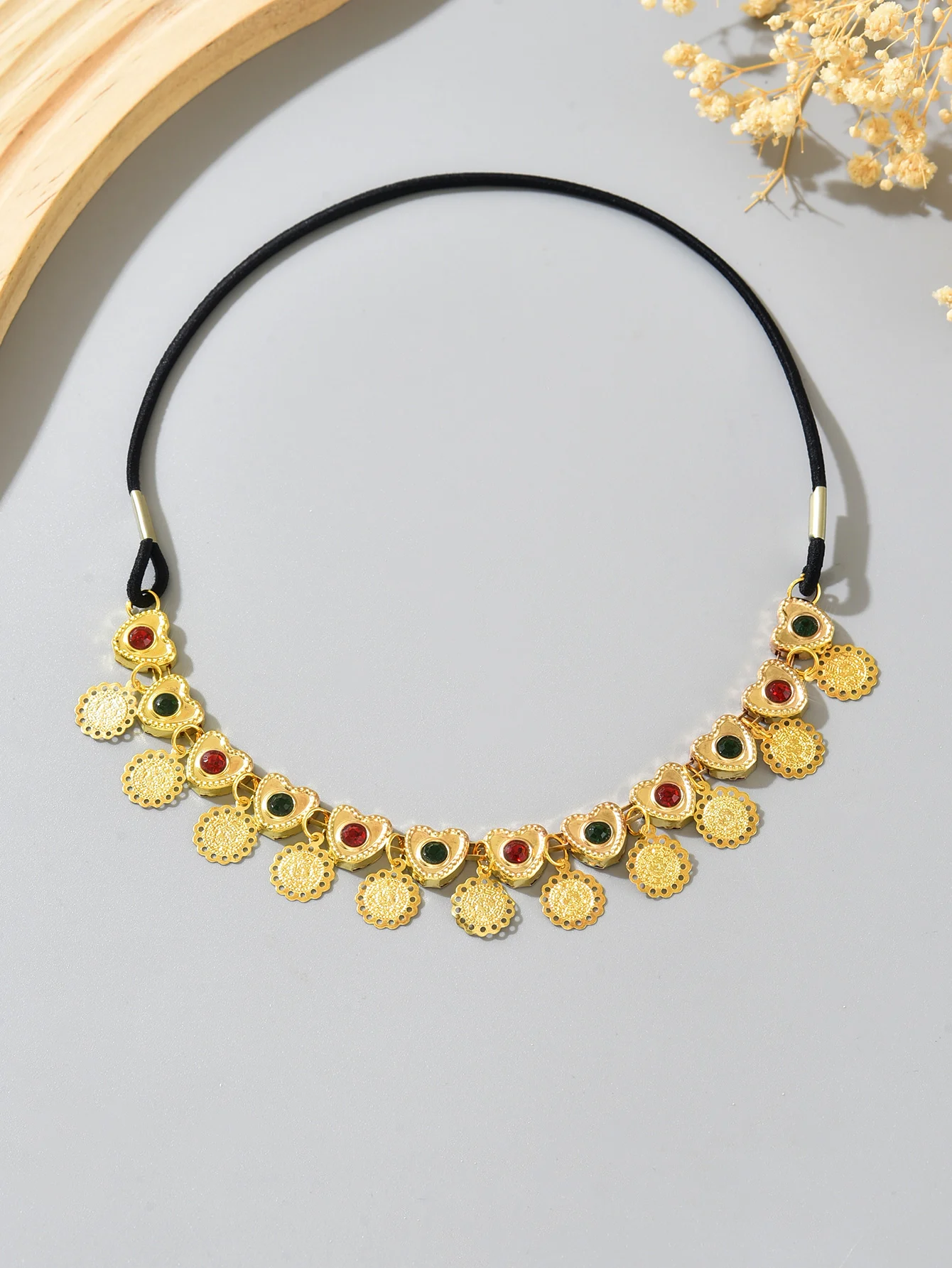 عقد عملات تراثي بحبل أسود – لمسة شرقية فاخرة