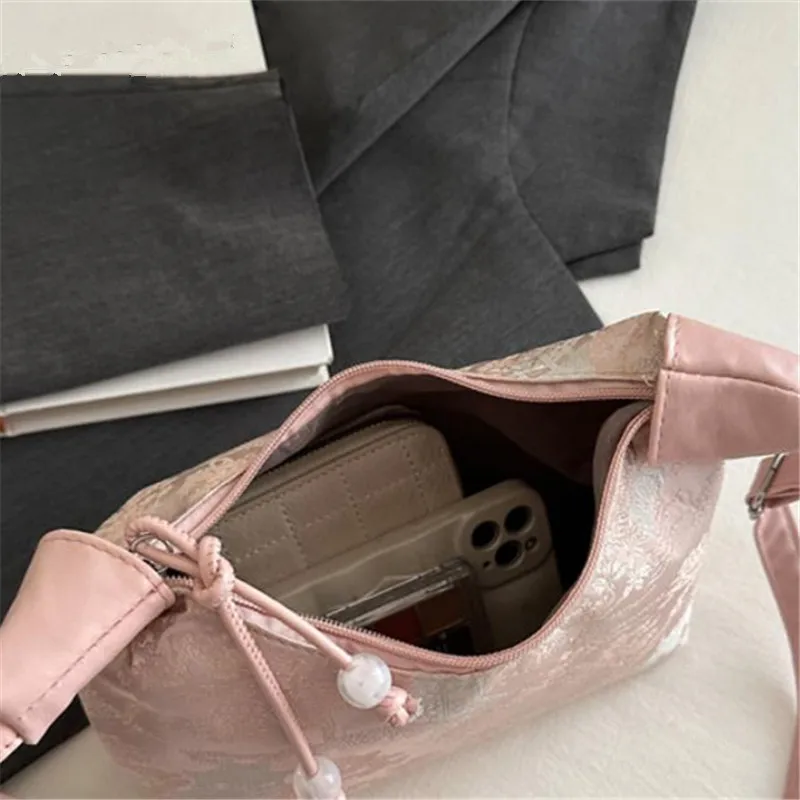 Chic Trend Tote Bag for Women Light Simple Shoulder Crossbody Bags with Large Capacity for Women Portable Phone Bag Coin Purse