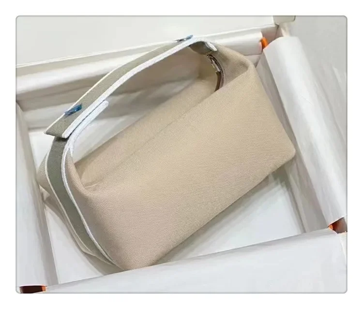 2024 حقيبة مكياج جديدة ذات سعة كبيرة من Canva حقيب...