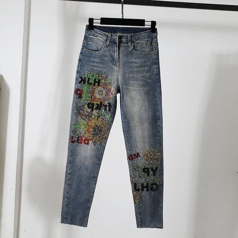 Jeansy damskie – luźny krój, wysoki stan, modny streetwear